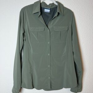 Columbia women’s Omni-shade green button down long sleeved shirt size medium